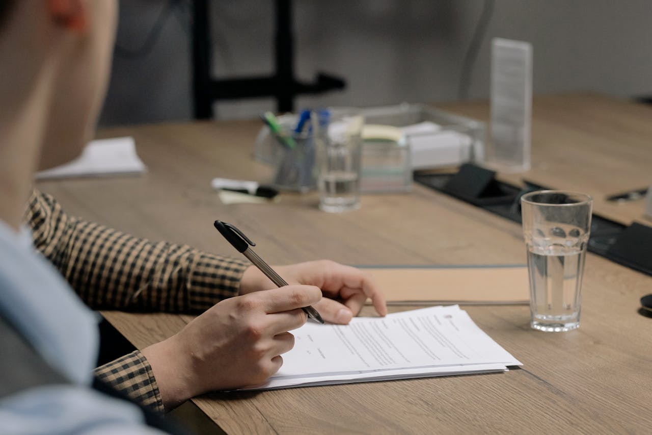 InterWest-Properties-Battle-Ground-signing-lease InterWest-Properties-Battle-Ground-signing-lease